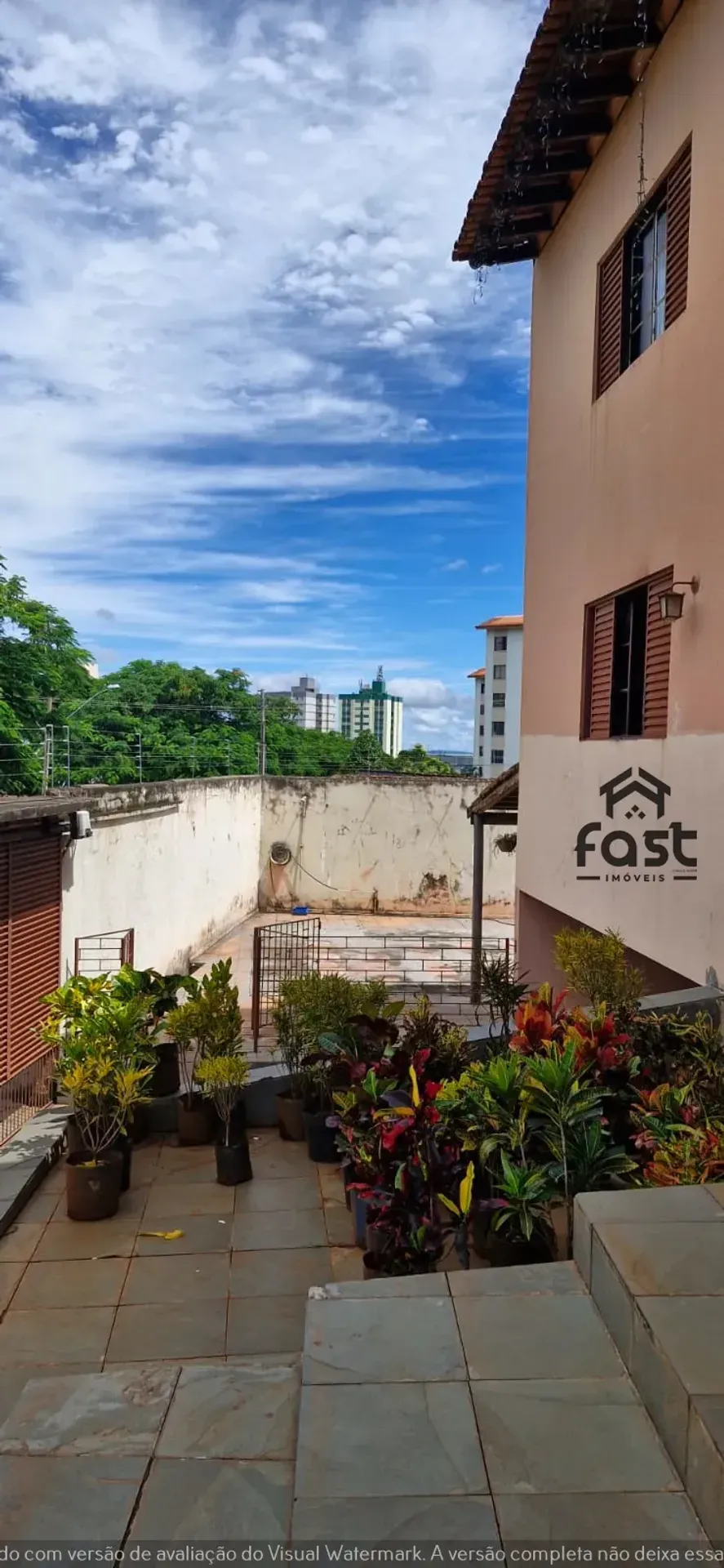 Sobrado com 7 Quartos à venda, 239m² - Setor Leste Universitário