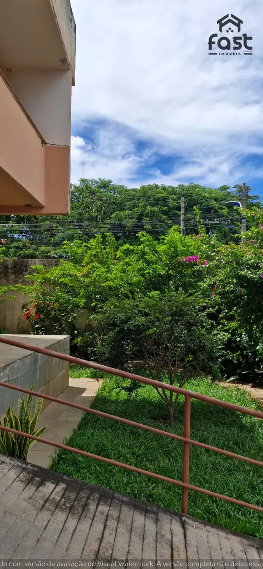 Sobrado com 7 Quartos à venda, 239m² - Setor Leste Universitário